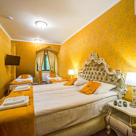 Royal Palace Centrum Bankietowe Sanok Ngoại thất bức ảnh
