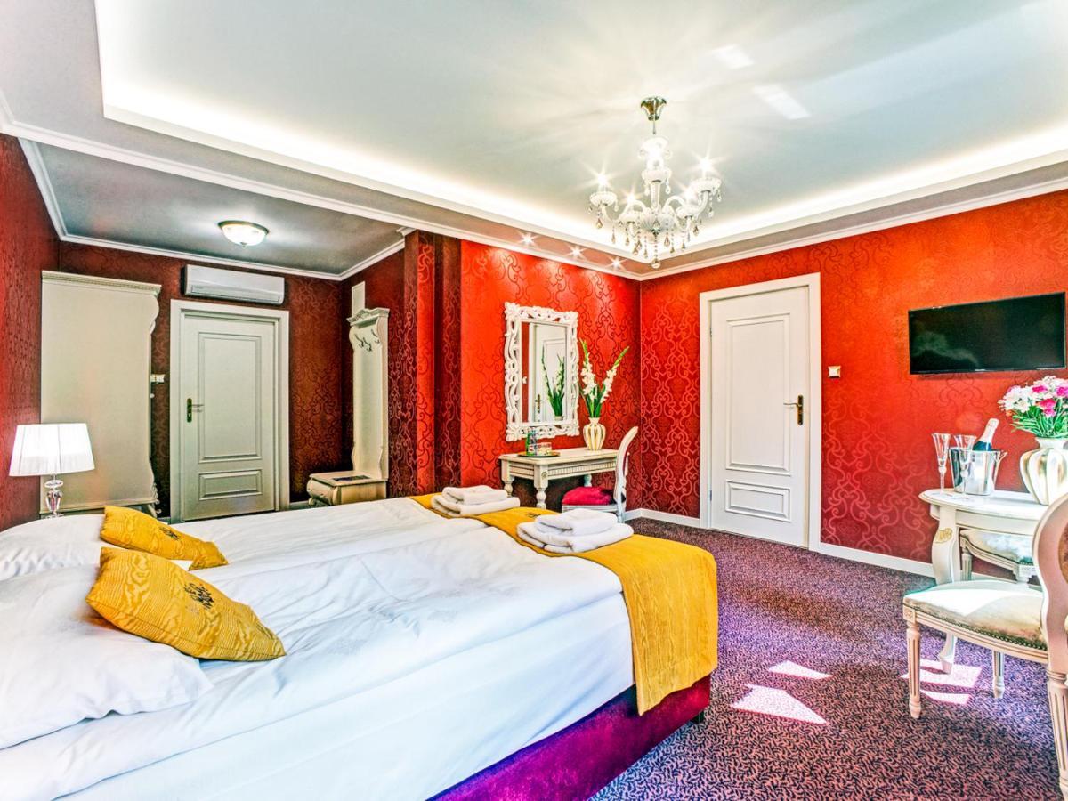 Royal Palace Centrum Bankietowe Sanok Ngoại thất bức ảnh
