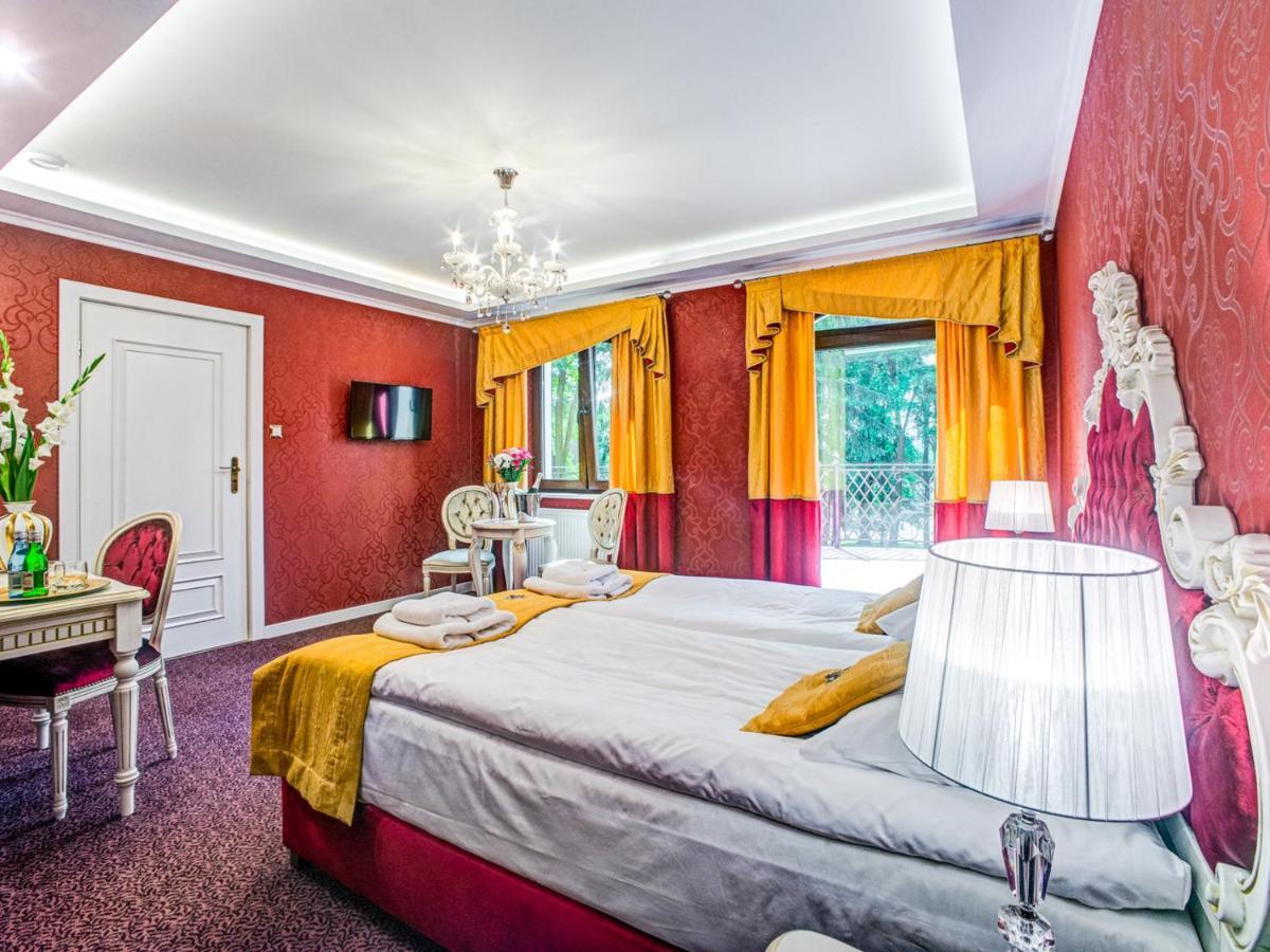 Royal Palace Centrum Bankietowe Sanok Ngoại thất bức ảnh
