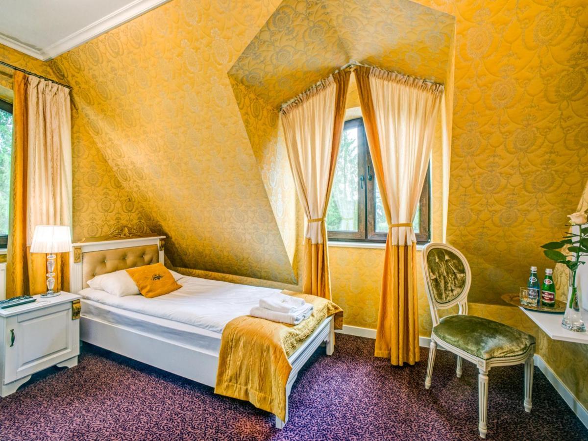 Royal Palace Centrum Bankietowe Sanok Ngoại thất bức ảnh