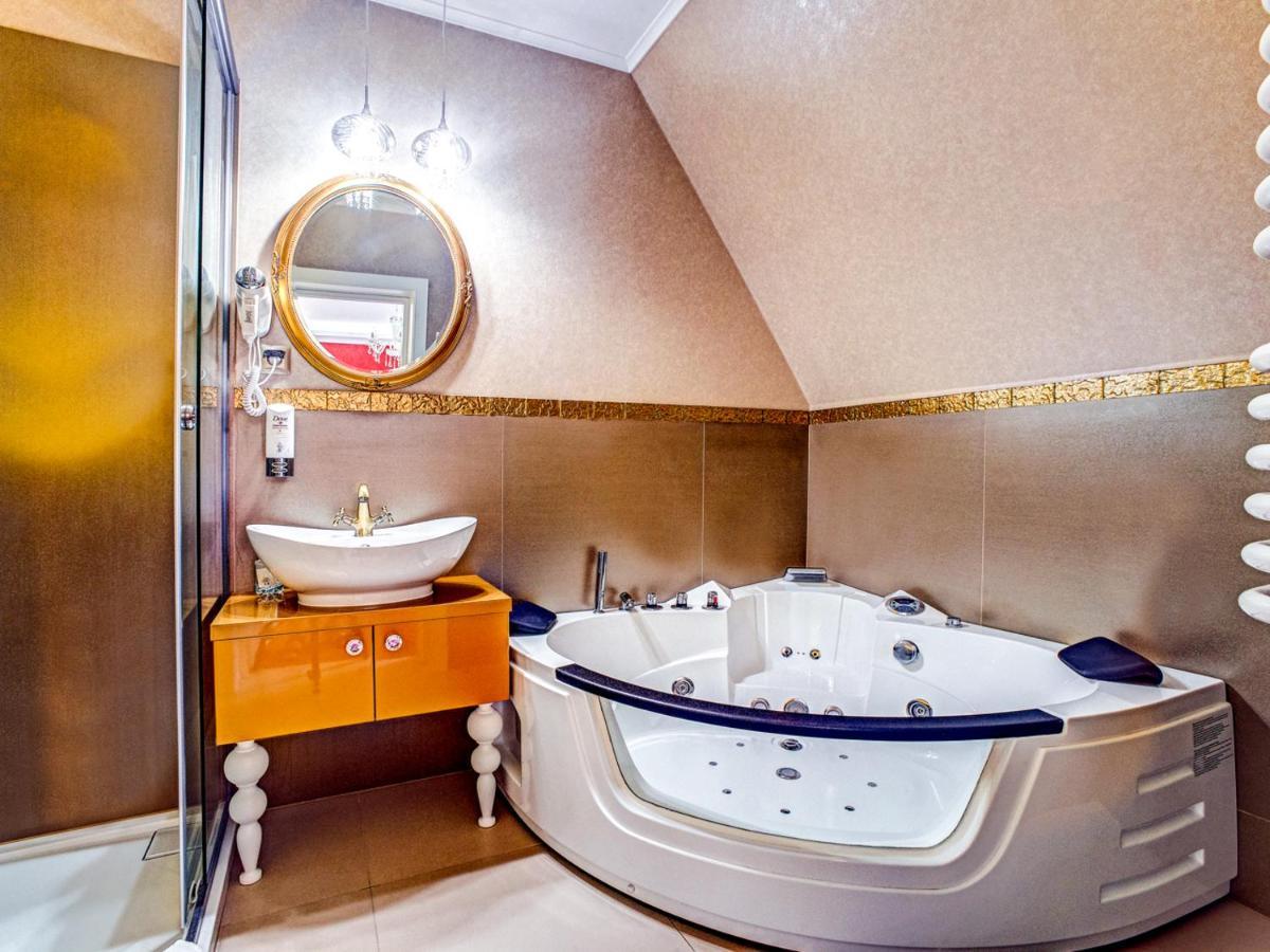 Royal Palace Centrum Bankietowe Sanok Ngoại thất bức ảnh