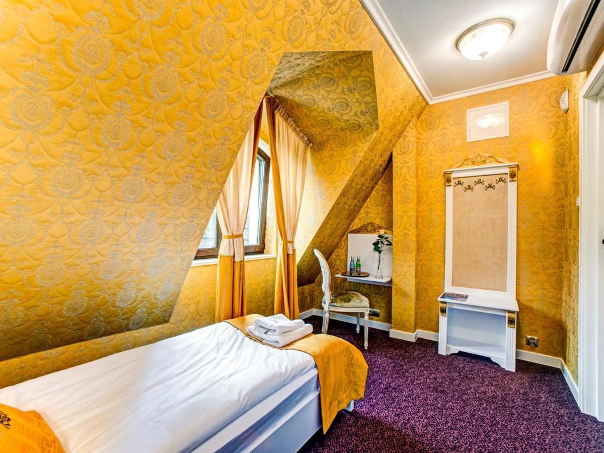 Royal Palace Centrum Bankietowe Sanok Ngoại thất bức ảnh