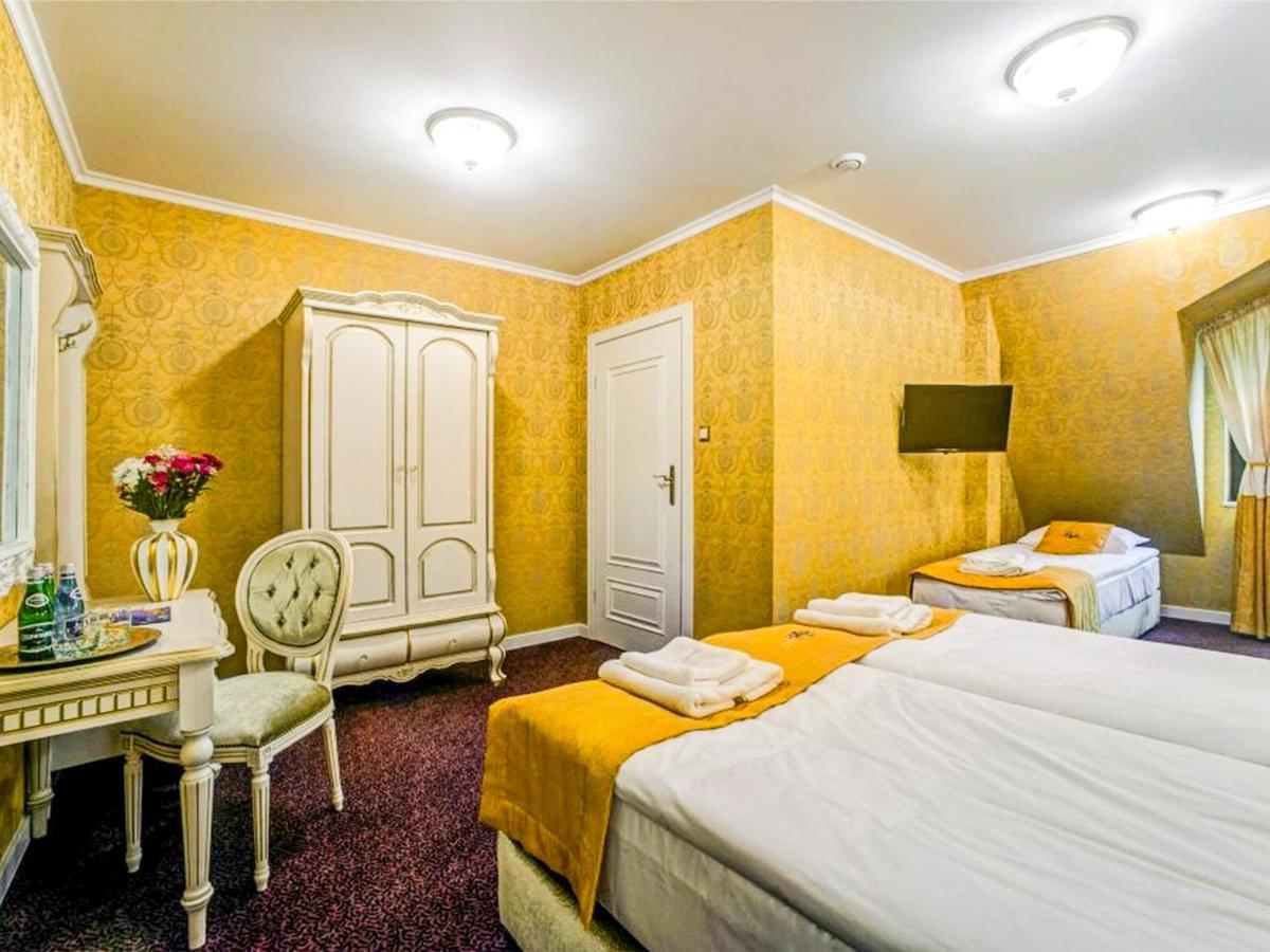 Royal Palace Centrum Bankietowe Sanok Ngoại thất bức ảnh