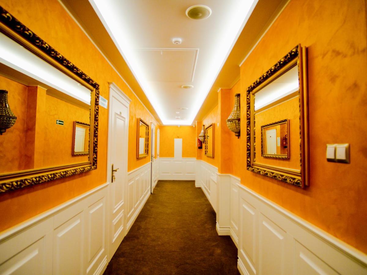 Royal Palace Centrum Bankietowe Sanok Ngoại thất bức ảnh